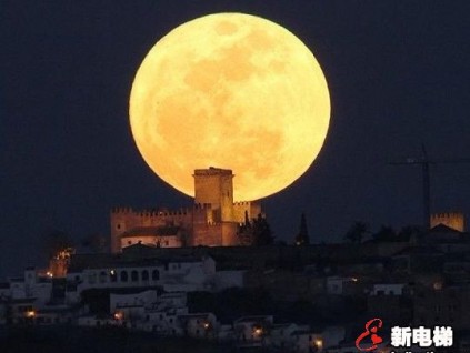 祝新電梯網(wǎng)友27、28日夜遙看超級(jí)中秋月 與家人團(tuán)圓如意