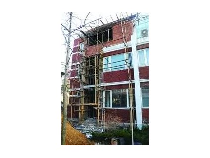 為盡孝心，樓外私裝觀光電梯