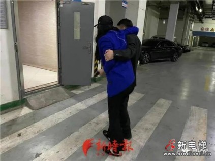 電梯直降32層，乘客受傷，負(fù)責(zé)人：無法下結(jié)論是電梯故障引起的