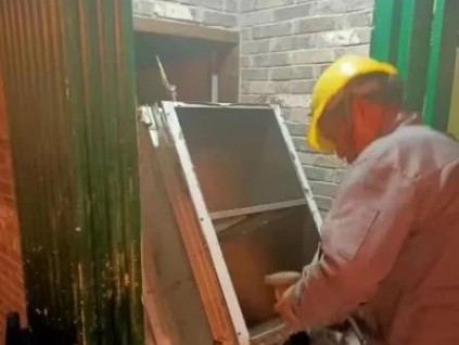 上海市市場(chǎng)監(jiān)管局:使用未經(jīng)監(jiān)檢雜物梯，餐廳被罰15萬(wàn)！雜物梯拆除！