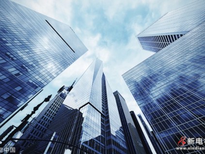 高層業(yè)主吐槽：8層舊樓加裝電梯后悔了，花雙倍價錢換來新麻煩