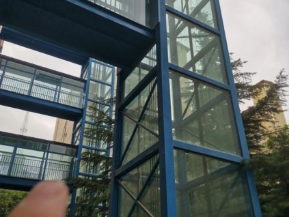 記者采訪協(xié)調(diào)后，居民們盼來好消息——停運20天 電梯又開了