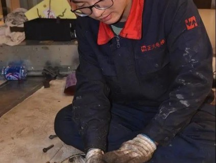 10年老師傅呼吁，24小時(shí)待命的電梯維修工：請(qǐng)多一點(diǎn)理解和尊重