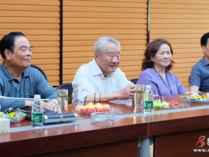 感受創(chuàng)新 | 中國(guó)工程院院士金翔龍一行蒞臨萊茵電梯