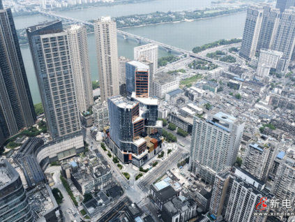 高端定制 | 康力電梯于湘江畔點(diǎn)靚“頂級(jí)潮流地標(biāo)”