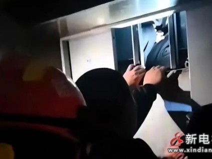 貴州興義某小區(qū)電梯連沖17層，7歲男孩全身多處骨折！