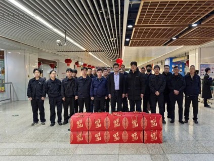 新元肇啟 奮斗當(dāng)時(shí) | 康力電梯董事長(zhǎng)朱琳昊新春慰問(wèn)一線服務(wù)團(tuán)隊(duì)