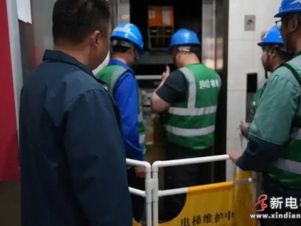 山東菏澤市場監(jiān)管局開展電梯應(yīng)急救援實戰(zhàn)演練 保障居民乘梯安全