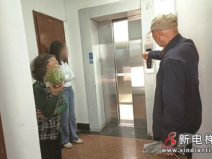 杭州市西湖區(qū)剛更新的電梯頻繁出現(xiàn)故障，還困人
