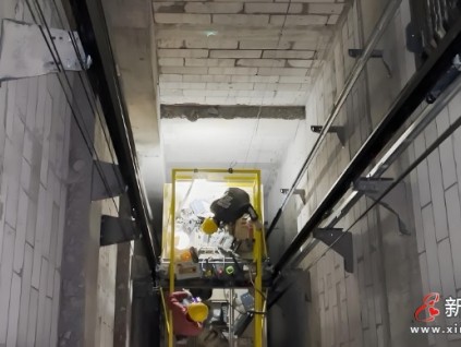 電梯更新拆舊是一項(xiàng)技術(shù)含量高、風(fēng)險(xiǎn)系數(shù)大的特種作業(yè) 需專業(yè)團(tuán)隊(duì)規(guī)范操作