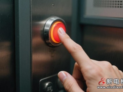 蘇州某小區(qū)電梯故障轎廂下沉一層致老人摔倒，物業(yè)“正常說”引質(zhì)疑