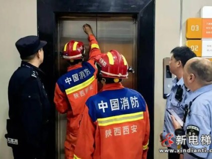西安：醉酒男子被困電梯內(nèi)突發(fā)不適 消防10分鐘破門施救