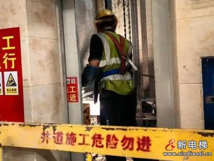 福建泉州豐澤區(qū)多部門(mén)聯(lián)合抽檢84個(gè)小區(qū)老舊電梯更新施工安全